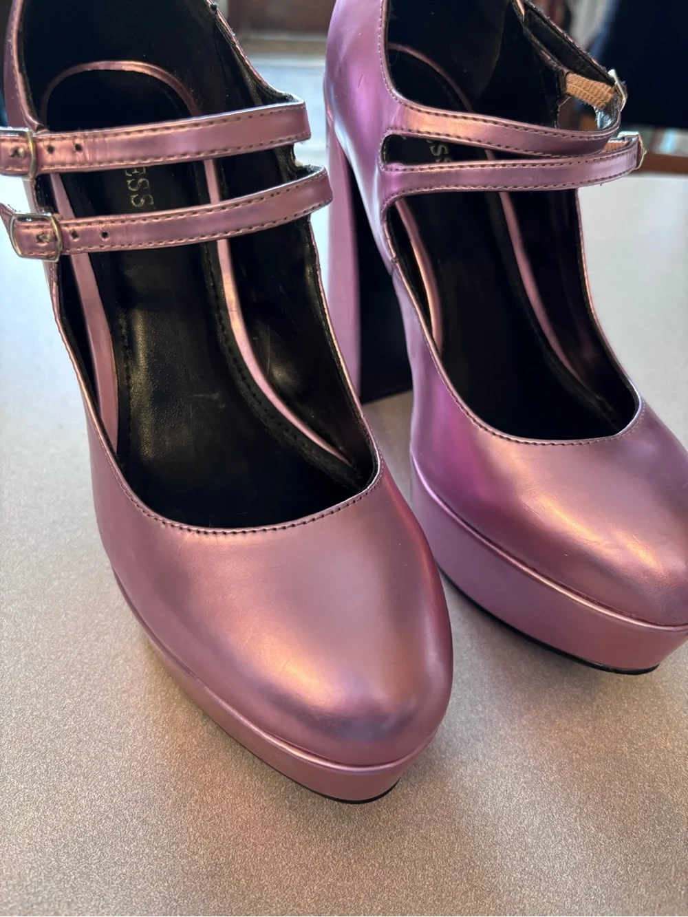 Guess platform mary